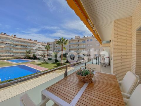 Don't miss the opportunity to acquire this charming apartment located in the sought after area of Fenals in Lloret de Mar! With an area of 83 square meters and a sunny terrace of 13 square meters, this property offers a bright and cozy space just 600...