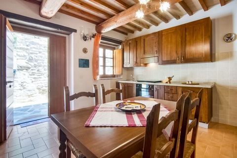 This holiday home in Città di Castello has 6 bedrooms for 15 people. Ideal for a large family or groups of friends, this home has a beautiful swimming pool surrounded by a well-furnished garden. You will have to drive a few kilometres away to buy kit...