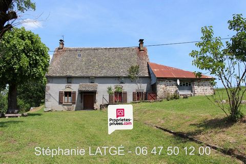 In Larodde (63) near Cantal, (15), Stéphanie LATGÉ, offers you this Auvergne stone house, with a living area of more than 131 m2, with garage. Slate roof in good condition. All on land of approximately 2444 m2 with trees. Renovation work to predict. ...