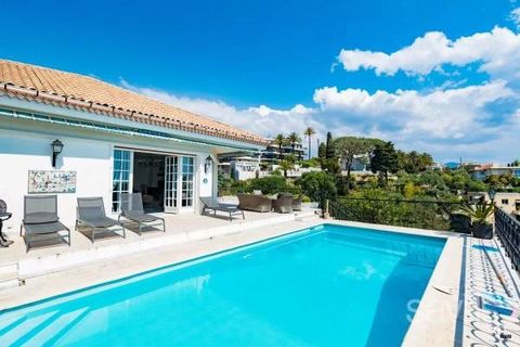 Situated at the end of a private street, this property faces south-east, south and south-west, offering stunning sea views. This delightful villa with swimming pool offers a generous floor area of around 320 sq m spread over two levels, with addition...