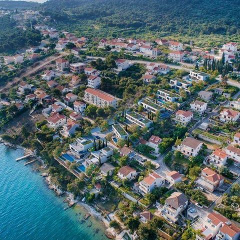 Seafront condominium of new modern villas offers completed villas with amazing sea panorama! Fantastic location just a few km from UNESCO-protected town of Trogir, about 10 km from international airport of Split! Prestigious surrounding, all amenitie...