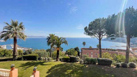 In a prestigious residence with pool and caretaker, at walking distance from the village of Theoule, beaches, port and restaurants, lovely apartment all renovated with much taste and nice materials. The apartment enjoys panoramic sea views over the C...