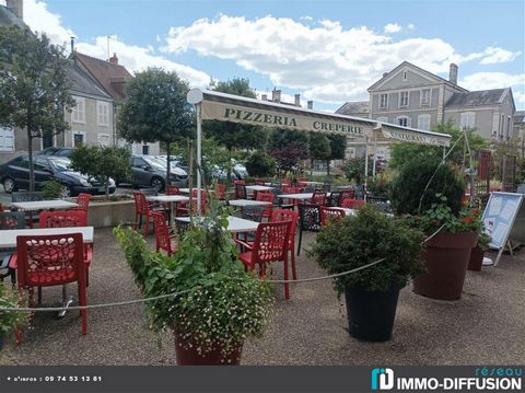 Mandate N°FRP143163 : In the city center, business of a pizzeria with apartment above. The pizzeria has a spacious terrace. It is quietly located opposite a small square with parking spaces. The spacious apartment located just above offers ideally lo...