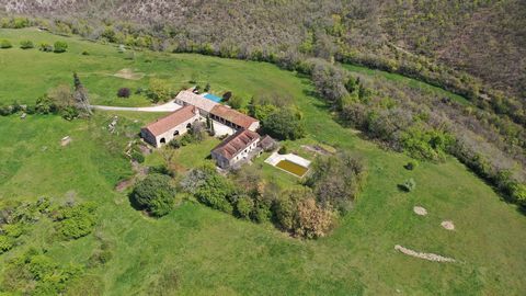Charming Stone Mansion on 27 hectares with Chenes Truffiers Welcome to this sumptuous 330 m2 residence, offering a perfect blend of tradition and modernity. The house is composed as follows: Ground floor: (Underfloor heating by heat pump) Elegant ent...