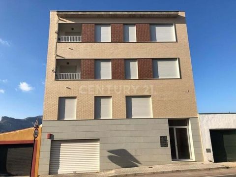 Do you want to buy a 2-bedroom apartment in Calle Sant Joan de Ribera (Alcoy, Alicante) of 95m²? Excellent opportunity to acquire this residential apartment with an area of 95m² well distributed in 2 bedrooms and 1 bathroom. It is a four-storey build...