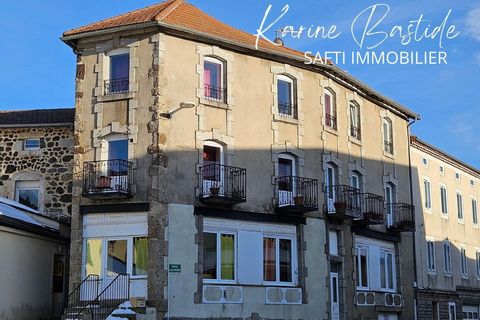 Located in the charming village of Coucouron (07470), this spacious 240 m² building benefits from a central location offering easy access to the first amenities. Ideally located to meet everyday needs, close to schools and other essential services. T...