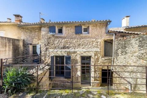 In the center of the village, beautiful old village house renovated on 3 levels with a living area of around 150 m² with a garden of around 80 m². It consists on the ground floor of a beautiful entrance, a bedroom / office, a bathroom, a laundry room...