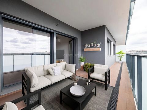 Come and see this fantastic and elegant 2 bedroom apartment, in the Condominium As Villas 2nd Phase, located in a strategic area of the Lisbon Metropolitan Area - Loures. This proposal has an open space living room, a fully equipped kitchen with effi...