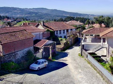 Póvoa de Lanhoso es una ciudad y municipio situado en el distrito de Braga, en la región Norte de Portugal. Ubicada entre los ríos Cávado y Ave, la ciudad de Póvoa de Lanhoso es conocida por su belleza natural y patrimonio histórico. La exuberante na...