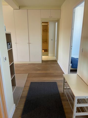 Superb flat near Paris for up to 6 people. Ideal for a family moving to the Paris region on the edge of the city for the peace and space. 2 bathrooms. The flat is fully furnished, right next to the Parc des Princes and is well connected thanks to the...