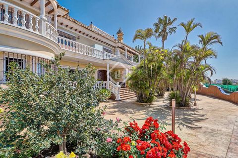 Exclusive tourist accommodation, Al Alba, with a great investment opportunity, since it was used as a Hotel - B&B for many years, The villa is located in Viña-Malaga, one of the most exclusive areas of Torre del Mar, a tourist town of the Axarquia th...