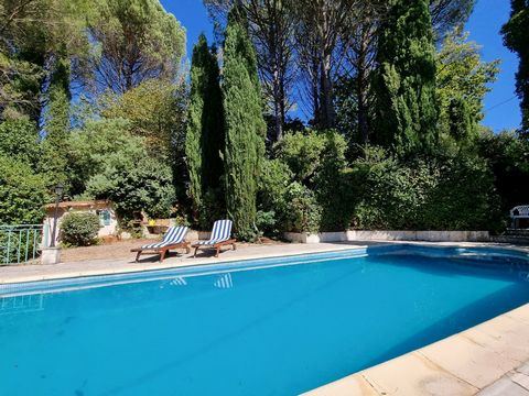 This is a rare to find country property set back in its own private parkland of 3500 m². Originally build in the 70ths it offers spacious living accommodation on two floors. There are four bedrooms and two showers' rooms. One of the bedrooms is on th...