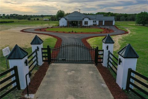 WELCOME HOME! This Beautiful home is less than 9 Miles from The World Equestrian Center and only 10 miles from rainbow springs park. There's plenty sites to see just a short distance away. This lovely home features granite counter tops through out th...
