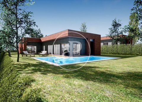 NUEVA CONSTRUCCIÓN EN LA ZONA DEL EPIC Con un diseño moderno y funcional, presentamos esta exclusiva casa de obra nueva en el Pla de Sant Llorenç, ubicada en una parcela de 1000m2 y orientada al sur, con piscina de agua salda y distribuida en una sol...