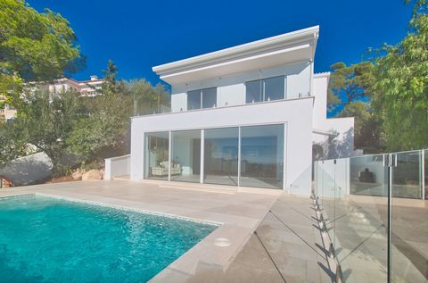 This recently renovated, south-facing villa with sea views is located in the hills of the sought-after residential area of Costa de'n Blanes. A wonderful area to enjoy the luxurious life in the southwest of Mallorca with many beaches, the best restau...