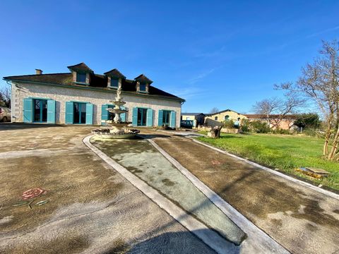 The property is located on a fenced plot of 4110m2 with two different entrances. Presence of a well on the land offering a natural water source, a 12mx6.6m swimming pool currently in winter storage, a Pool House area completes this set. This property...
