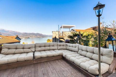 Haus zu verkaufen in Vedasco, einem typischen Weiler in den Hügeln von Stresa. Das Anwesen wurde vor ein paar Jahren renoviert. Dieses gemütliche Haus befindet sich in einer ruhigen Gegend und genießt einen herrlichen Blick auf den Lago Maggiore, in ...