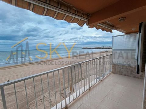 Your Beachfront Paradise in El Perellonet, Valencia! At Sky Real Estate, we are excited to introduce you to this charming apartment located on the beachfront, in the heart of El Perellonet. With 64 m2 of interior space and a 7 m2 terrace, this home o...