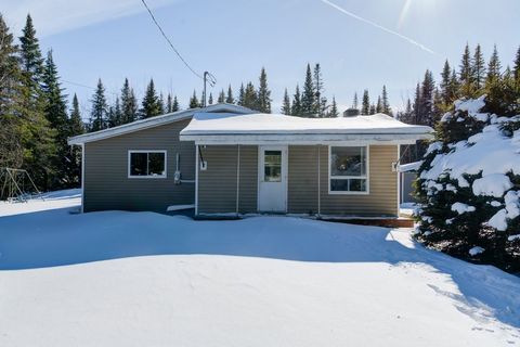 4 season cottage 10 minutes from Thetford, 1h30 from Quebec City, a true haven of peace. A stone's throw from the trout lake (no access to the lake). 3 fully furnished bedrooms, propane stove. The gigantic lot with a frontage of +/- 400 feet wide has...