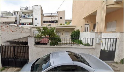 Charming Home in Nea Zoi, Peristeri Discover your dream home in the heart of Nea Zoi, Peristeri - a peaceful suburb in Athens West. Key Features: Detached House Size: 60m² Plot: 140m² Levels: 1 External Features: Parking Space, Balcony, Garden Descri...