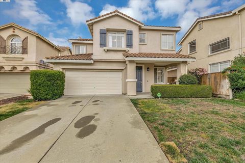 Gorgeous home in the much sought-after Foothill Glen Community. This remodeled gem boasts 3 bedrooms plus a versatile master suite retreat—ideal for an office, nursery, or gym. This Bright and Airy home has relatively new interior paint, laminated wo...