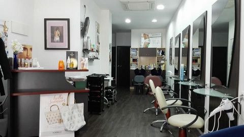 Excellent investment opportunity. Commercial premises located at street level, which previously housed a hairdressing salon and beauty centre. Closed two months ago due to health reasons. The premises are in optimal condition to resume the same busin...