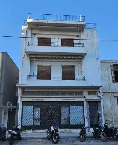 Investment Opportunity in Akadimia Platonos, Athens Property Overview: Location: Akadimia Platonos, Athens Size: 376 sq. m. Bedrooms: 7 Floor: Ground floor Condition: Requires renovation Year Built: 1965 Energy Efficiency Class: E Orientation: Facing...