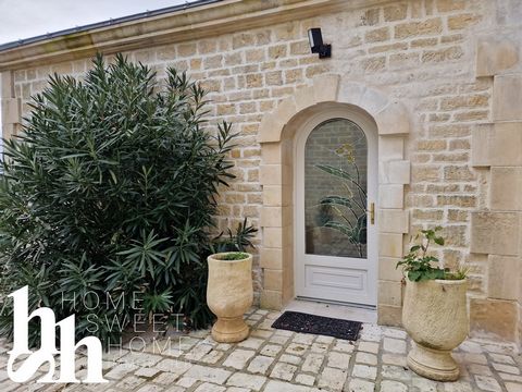 10 minutes from downtown Rochefort, magnificent Charente house of 1860 renovated offering beautiful living spaces in a bucolic and green. A ground floor composed of an entrance opening onto a spacious living room with a stone fireplace, an office and...