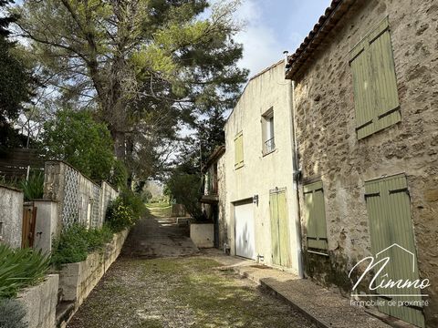 In the heart of BRIGNON, find this charming village house in R+1 type 4 with independent studio to renovate, all of about 117m2. The house consists of a spacious living room with fireplace, separate kitchen. Upstairs, a hallway leading to three bedro...