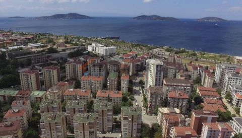 L'appartamento in vendita si trova a Maltepe. Maltepe è un quartiere situato nella parte asiatica di Istanbul. Si trova sulla costa del Mar di Marmara ed è famosa per le sue bellissime spiagge. L'area è prevalentemente residenziale, ma presenta anche...