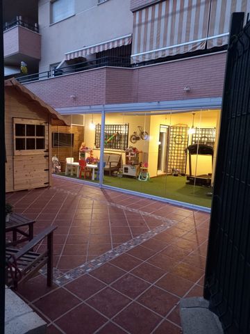 Ground Floor Apartment, El Pinillo Torremolinos, Costa del Sol. 3 Bedrooms, 2 Bathrooms, Built 171 m². Setting : Town, Close To Town, Urbanisation. Condition : Excellent. Features : Lift, Fitted Wardrobes, Near Transport, Private Terrace, Double Glaz...