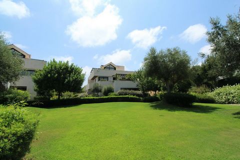 Situated within the luxurious urbanization of Hacienda de Valderrama, positioned adjacent to the esteemed Valderrama golf course in Sotogrande, a truly exceptional property awaits. This elegant residence captures the essence of sophisticated living a...