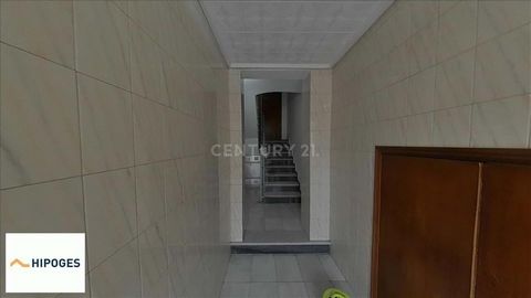 Wilt u een appartement te koop kopen met 2 slaapkamers in Elche? Uitstekende gelegenheid om dit woonappartement met een oppervlakte van 76m² goed verdeeld in 2 slaapkamers en 1 badkamer te verwerven, gelegen in de stad Elche, provincie Alicante.Wilt ...