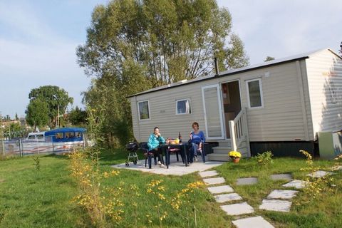 W pełni wyposażony dom wakacyjny położony bezpośrednio nad Randow - idealny dla wędkarzy, rowerzystów i rodzin - można zarezerwować w Haus Schwan dla 8 osób