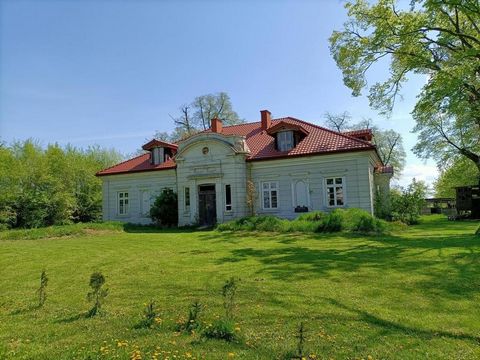 A historic manor house with a residential building on a plot of 1.43 ha in a quiet area of Świdnik (for investment). Manor House: -year of construction: turn of the nineteenth and twentieth centuries -area 507 sq.m. - a one-storey building, partly wi...