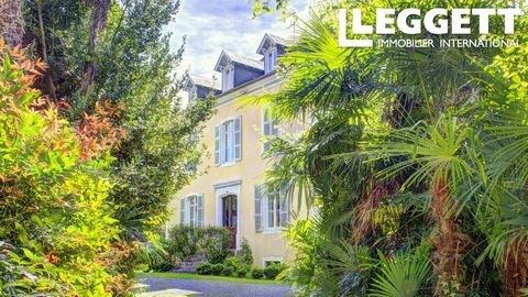 A28105CEL64 - This elegant maison-de-maître is a hidden gem! Located just five minutes away from the historic centre of Pau, this spacious property is set in beautifully maintained grounds of 2,815m² planted with mature trees and shrubs. In addition,...
