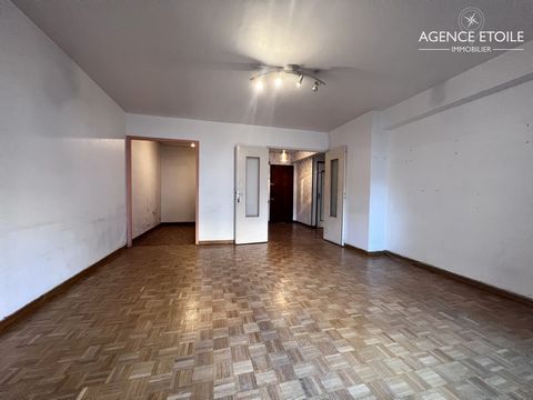 EXCLUSIVITY - The Etoile Castellane Agency offers you this type 2 property with terrace ideally located, a stone's throw from Place Castellane. This apartment is used for two purposes (home and/or business premises). Transport (metro, bus, tram), sho...