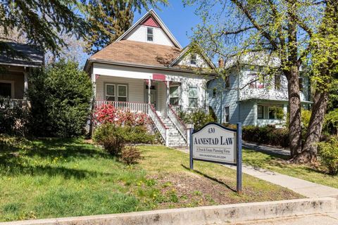 This stunning 1500SF +/Victorian-era office property is located less than 1/2 mile from Downtown Grass Valley on So. Auburn Street. It has great traffic exposure. The space includes a lobby, conference room, three office suites, and two restrooms. Th...