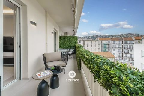 Nice Musiciens: Large Two-Room Apartment completely renovated, boasting a spacious 140 square feet sunny Terrace on the Penultimate Floor with elevator of a high-standing building with a caretaker. Entrance, Large Living Room opening onto the Terrace...