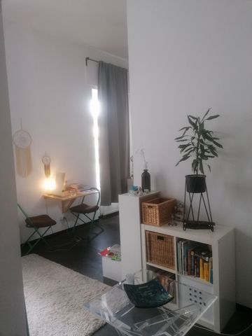 Hello everyone, I am looking for an interim tenant for my flat near the centre of Koblenz... As I have to go to a rehabilitation clinic for health reasons, I am looking for a student who would like to live here for six months at a reduced rent. As I ...
