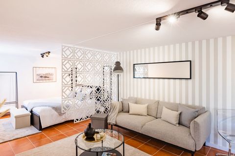Discover our charming studio apartment in the heart of Gaia, the perfect base for exploring this vibrant city. The apartment boasts a comfortable living area as well as a fully equipped kitchenette for all your needs, including a washing machine. You...