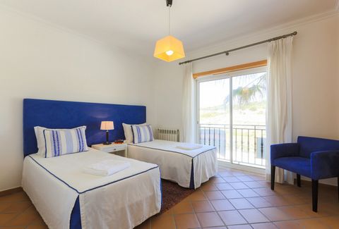 Apartment located 5 minutes walk from the beach, inserted in the Resort 5* Praia del Rey. Close to Peniche, Óbidos and the wonderful Óbidos Lagoon, this 2 bedroom apartment has a beautiful view over the sea and pool. Located on the 1st floor, it is s...