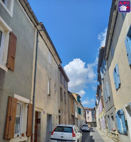 In the heart of Mirepoix, this house on three levels was completely renovated in 2023. On the ground floor, you will find an independent office of 24 m², equipped with a sink and toilet (possibility of renting it). Upstairs, an apartment on two level...