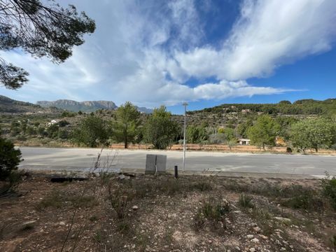 Plots for construction of 2 Bungalows | Semi-detached houses for sale in Calpe Empredola urbanization on the Costa Blanca with mountain views of 1,000 m2 and facing south west with no obligation to build with the owner, free choice of builder. Exclus...