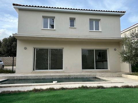 HERAULT 34380 ARGELLIERS P.SEMEILHON offers for sale this recent villa of 120m² on 580 m² of land with swimming pool. Indoor parking and garage of 20m² Beautiful living room that opens onto the terrace and swimming pool 3 bedrooms upstairs, reversibl...