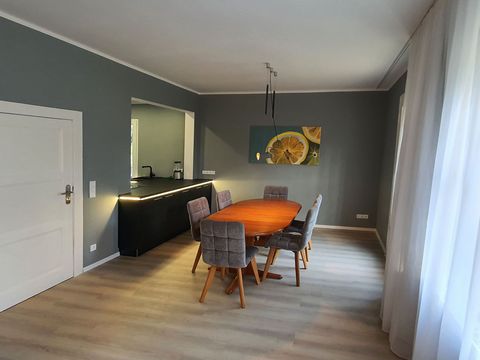 Attractive, modern house with a large garden in Berlin by Kleinmachnow Welcome to your new home! This newly renovated house with 5 rooms, bathroom and guest toilet offers you the highest level of living comfort on a living space of approx. 120 m². In...