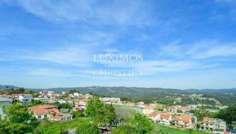 Four-fronted , three-bedroom  villa 5 minutes from the River Douro in Gondomar. Set in a quiet residential area with unobstructed views, it consists of a basement with parking , a social ground floor and a second floor with a private area. It has a l...