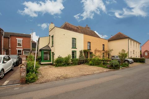OVERVIEW ***GUIDE PRICE £350,000 - £375,000*** Located on the water front in the village of Rowhedge we are delighted to offer this Grade 2 listed feature filled cottage which is being offered with NO CHAIN! This character cottage benefits from many ...