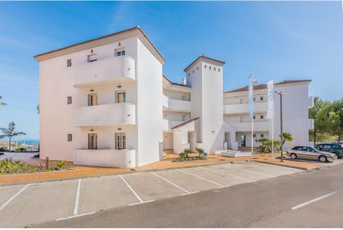 AN ABSOLUTE BARGAIN IN A GREAT AREA!!! , bright 3 bed NEW apartments in an elevated position looking out OVER THE SEA. Walk to the BEACHES, CAFES AND RESTAURANTS. With a terraced architecture, enjoy PANORAMIC VIEWS to the south and west to get the be...