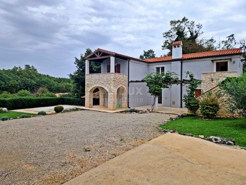 ISTRIA, SVETI LOVREČ - Wiejski dom z basenem Sveti Lovreč położony jest na wzgórzu z pięknym widokiem na łagodne pola, winnice, gaje oliwne i morze w oddali. Sveti Lovreč położony jest pośrodku bujnych pól lawendy w zachodniej części półwyspu Istria,...